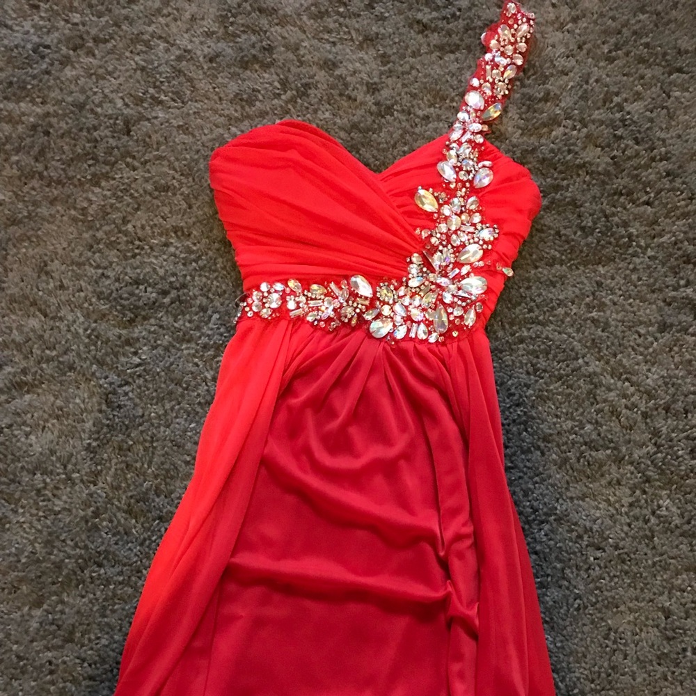 Red hi low formal - Picture 2 of 5